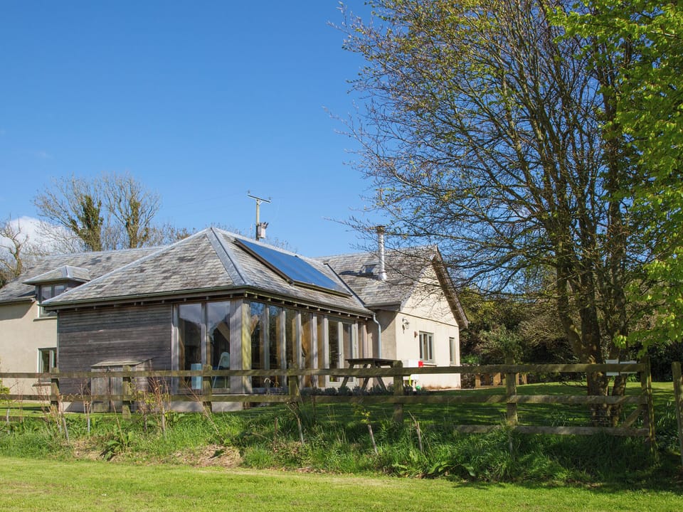 Exterior | Corner Cottage - Carswell Cottages, Holbeton