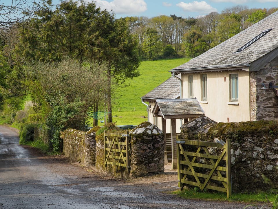 Exterior | Corner Cottage - Carswell Cottages, Holbeton