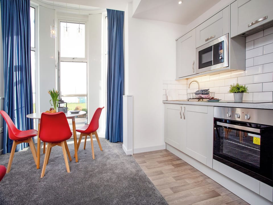 Kitchen | Mermaids View - Sunnybeach Holiday Apartments, Paignton