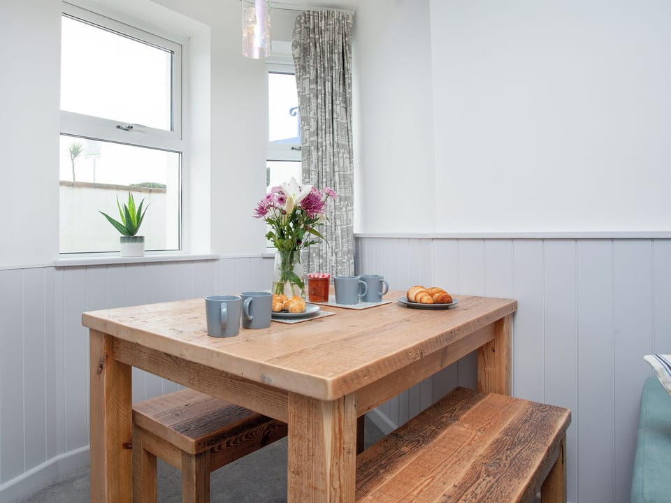 Dining Area | Crabby Cove - Sunnybeach Holiday Apartments, Paignton