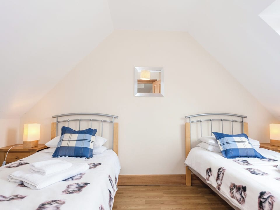 Twin bedroom | Appletree Cottage - Williamscraig Holiday Cottages, Linlithgow