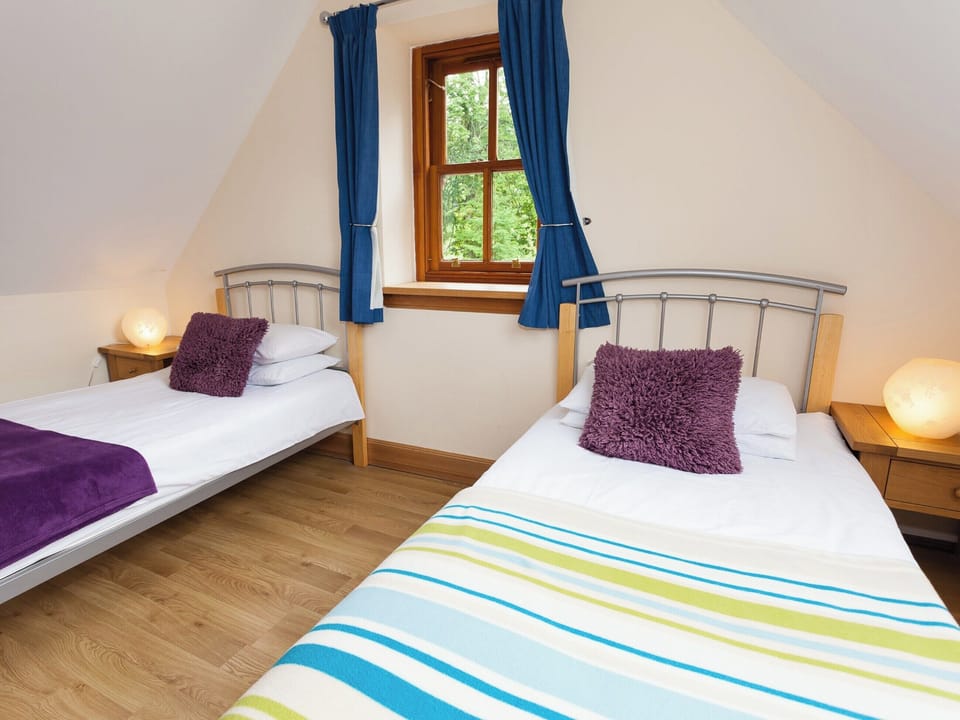 Twin bedroom | Rose Cottage - Williamscraig Holiday Cottages, Linlithgow