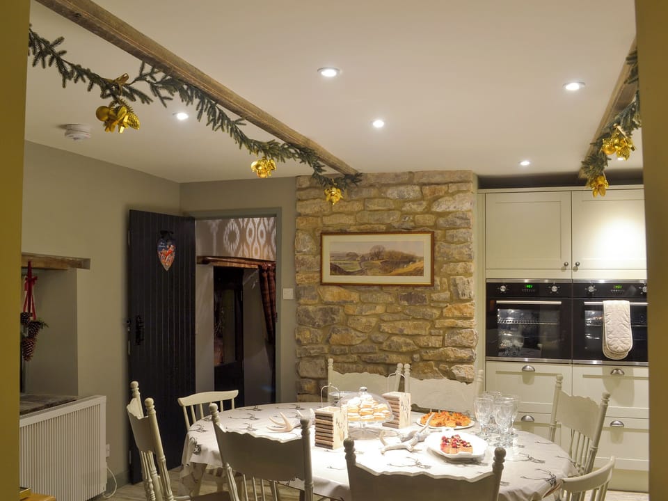 Large kitchen with dining area | Pippinwell, Over Haddon, near Bakewell