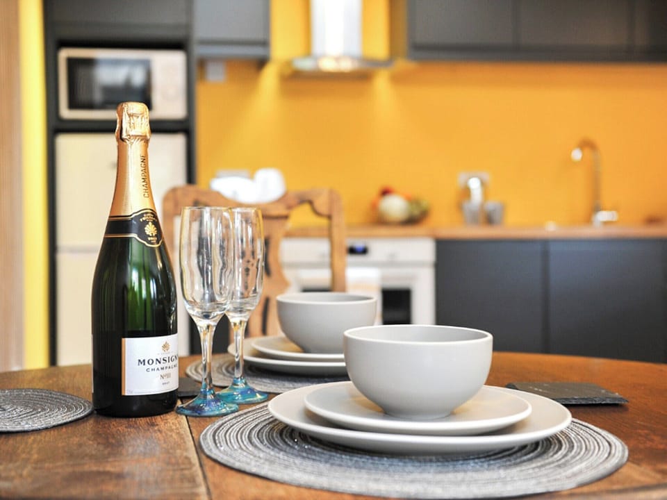Dining Area | Beale Apartment - Beechurst Apartments, Cheltenham