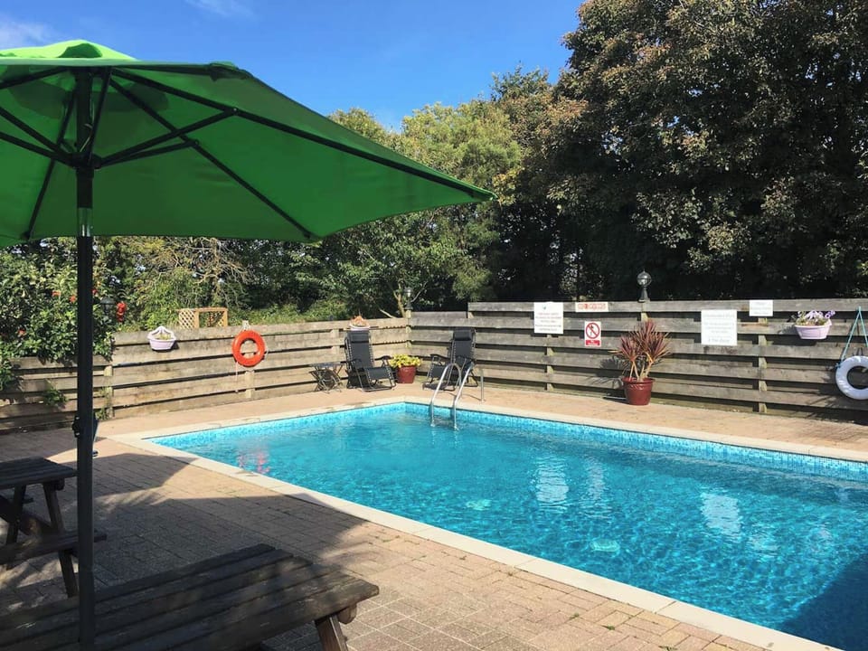 Swimming pool | Towan Cottage - Carnebo Holiday Barns, Perranporth