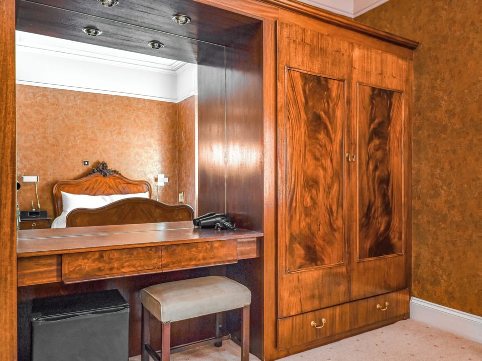 Double bedroom | Plas Bodegroes, Pwllheli