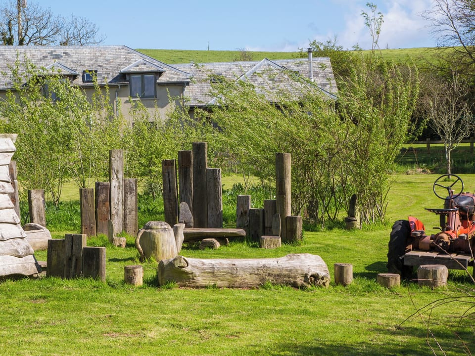 Garden and grounds | The Lodge - Carswell Cottages, Holbeton