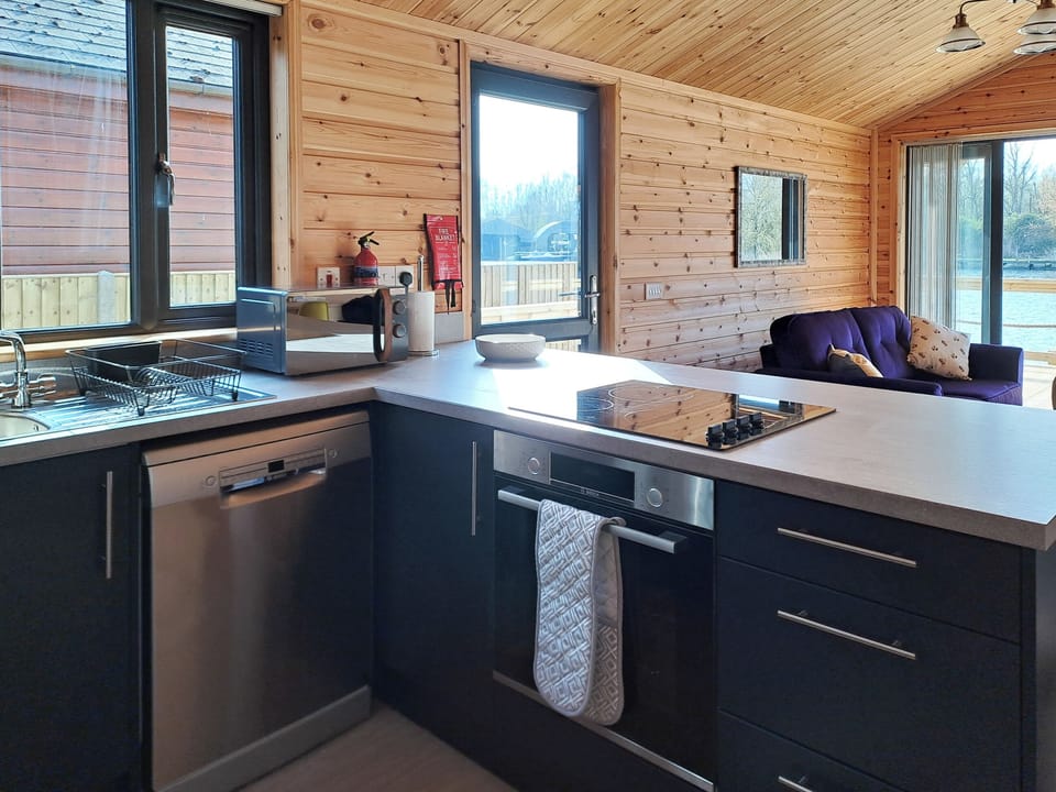 Kitchen | Nature&rsquo;s Nook - Norfolk Holiday Lodges, Brundall