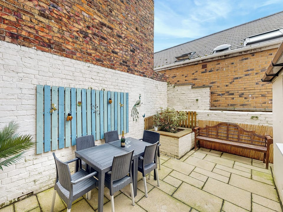 Outdoor area | 44 Norwood, Scarborough