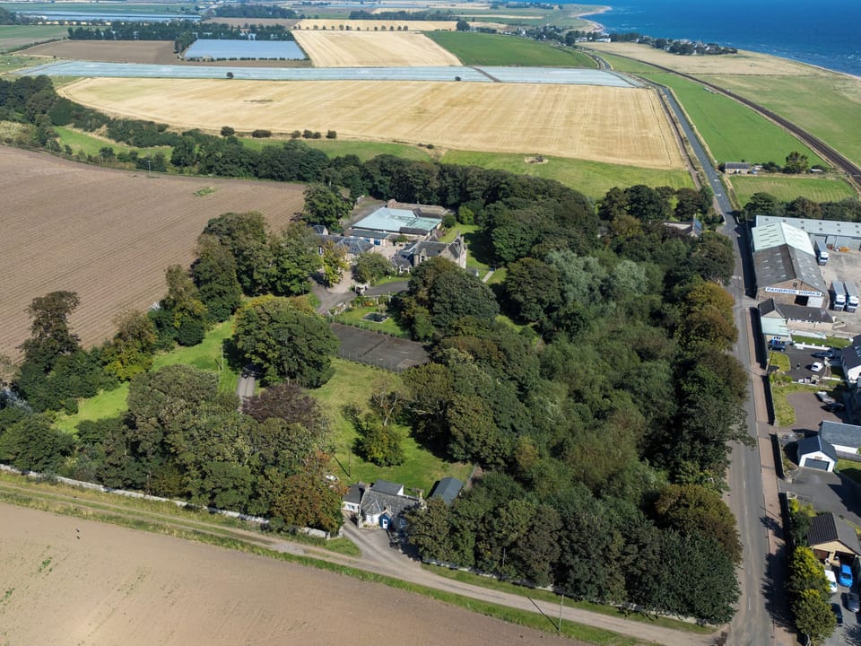 Setting | The Courtyard Apartment - Panbride Getaways, Carnoustie, near Dundee