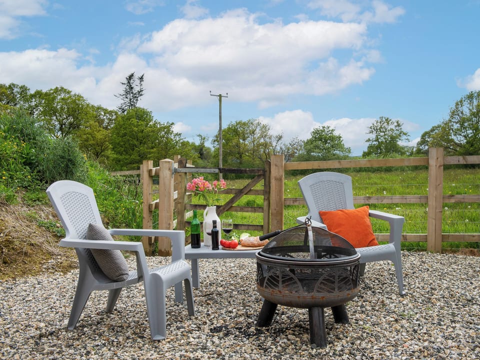 Sitting-out-area | Little Dunley CottagesTiny House, Bovey Tracey, near Newton Abbot
