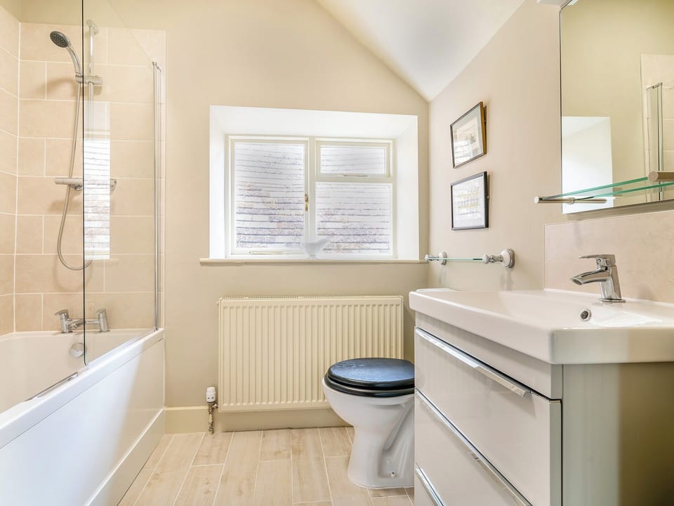 Bathroom | Court Cottage, Knill, near Presteigne