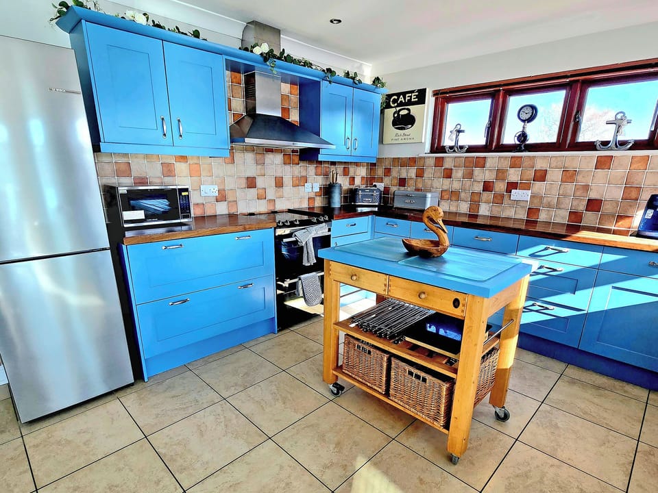 Kitchen/diner | Flag House - Norfolk Holiday Lodges, Brundall
