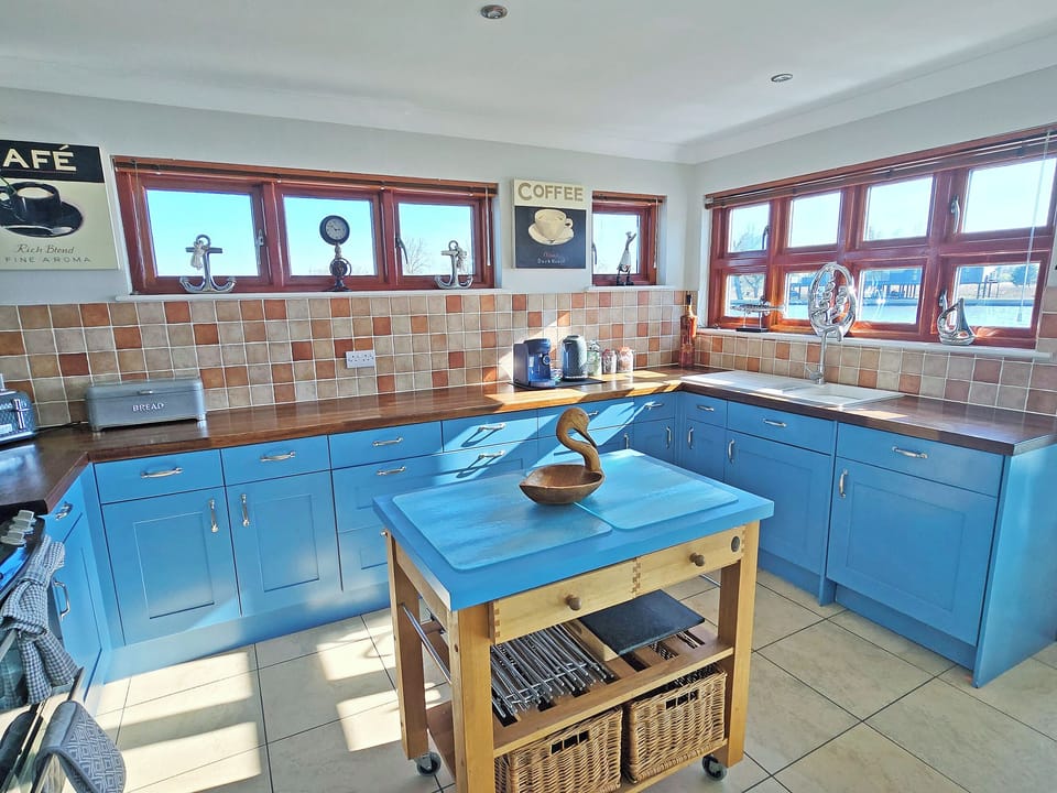 Kitchen/diner | Flag House - Norfolk Holiday Lodges, Brundall