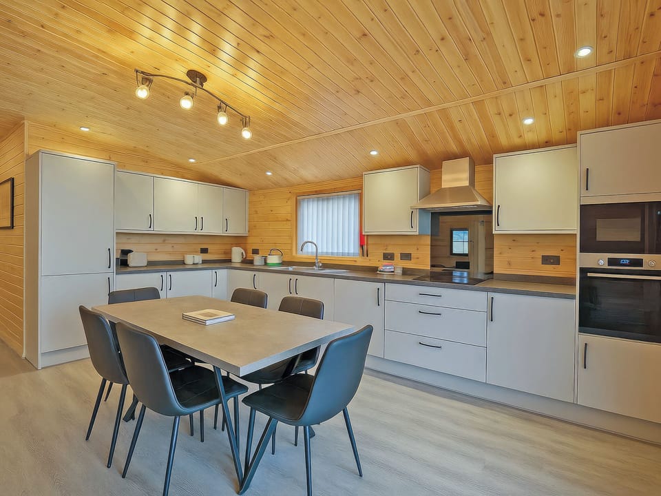 Kitchen area | Ferry Lodge - Norfolk Holiday Lodges, Brundall