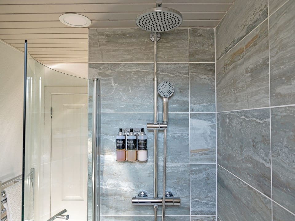 Shower room | Lovely Little Let, Birnam