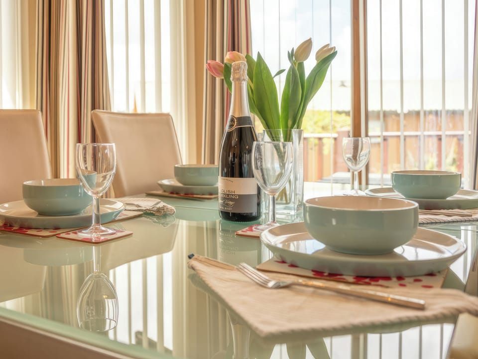 Dining Area | 5 Ocean View - Mullacott Retreats, Ilfracombe
