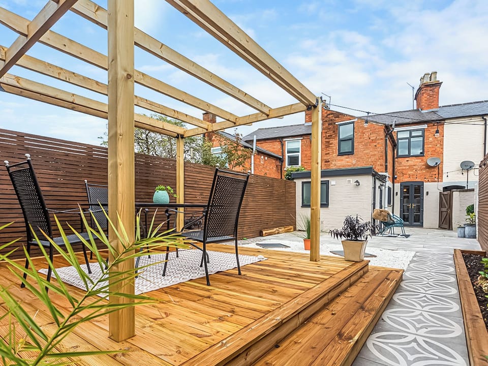 Sitting-out-area | Ophelia, Stratford Upon Avon