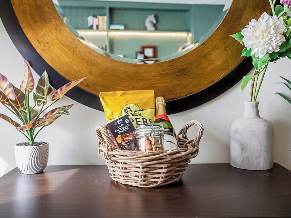 Welcome pack | Cherry, Warwick