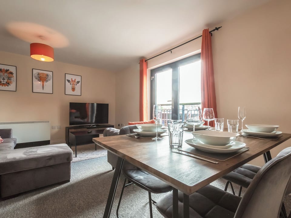 Dining Area | Renta Apartments 4 - 20 - Whitestar Apartments, Southampton