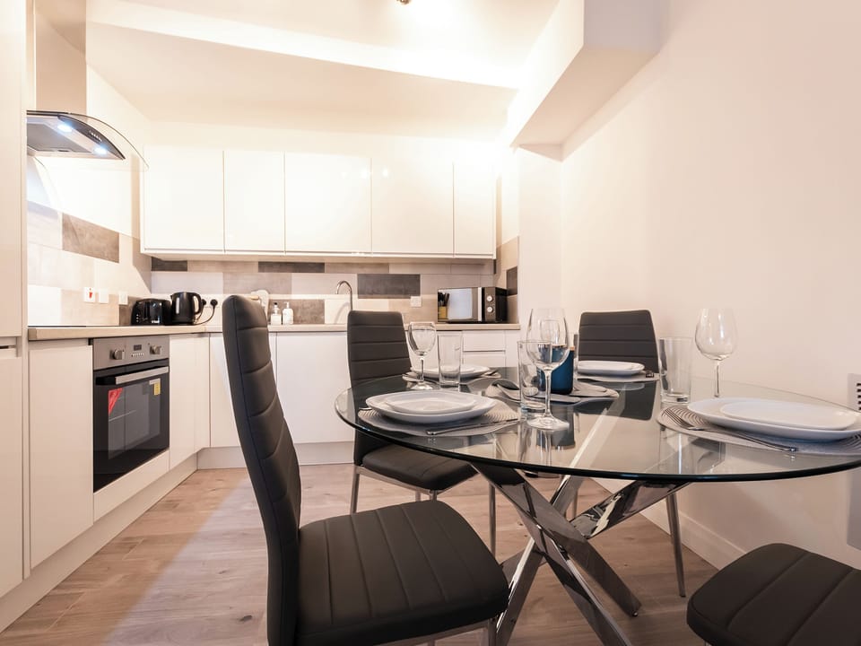 Open plan living space | Flat 3 - London Apartments, Southampton