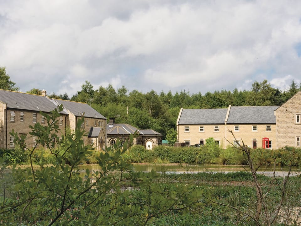 Darwin Lake | Haddon Cottage, Darley Moor, nr. Matlock
