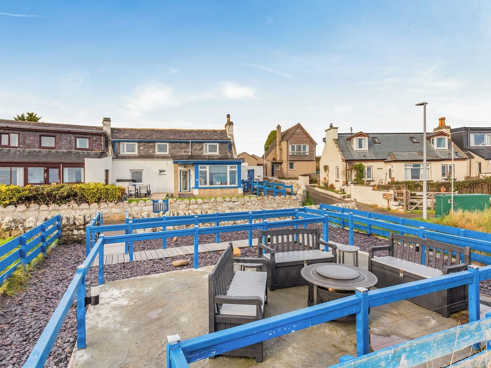 Exterior | Roggle Roich, Hilton
