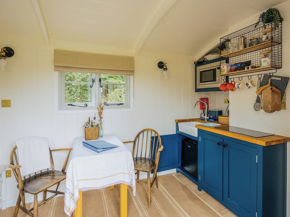 Interior | Lapwing Hut - Kingsettle Stud, Cholderton, near Salisbury