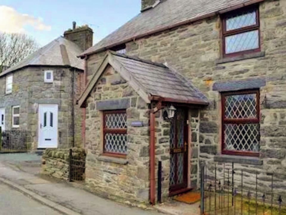 Exterior | Gwynfryn, Corwen