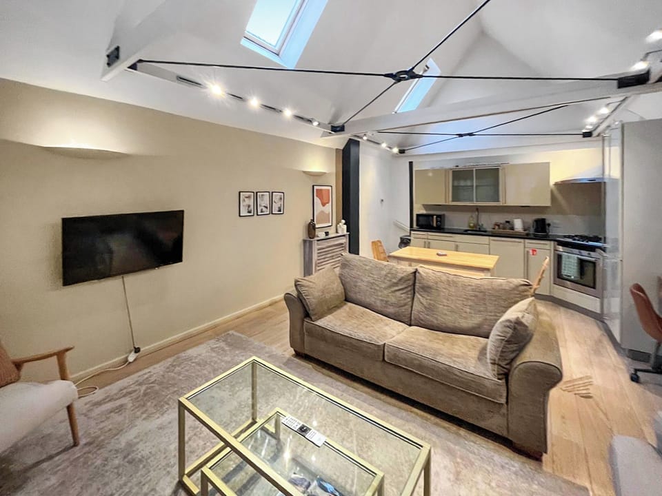 Open plan living space | Bellaire Towers Way - Belleaire Property Management, Canterbury
