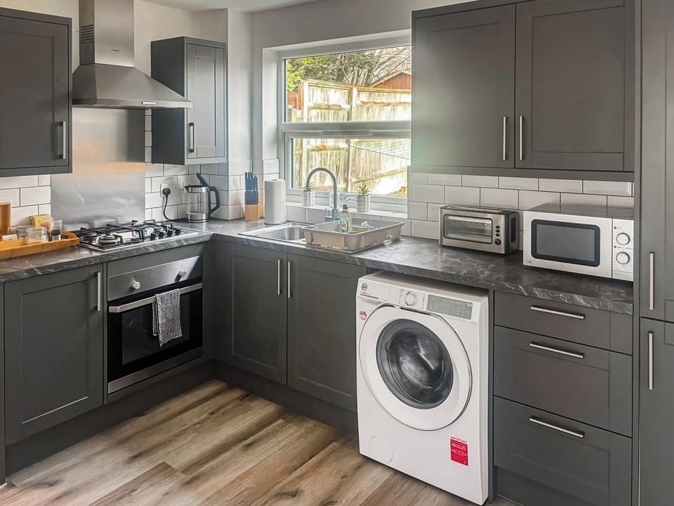 Kitchen | Freshbrook - Belleaire Property Management, Freshwater, near Swindon