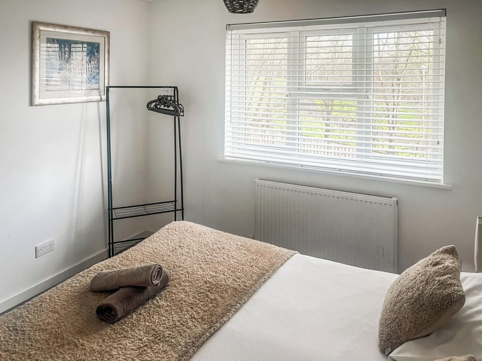 Double bedroom | Freshbrook - Belleaire Property Management, Freshwater, near Swindon