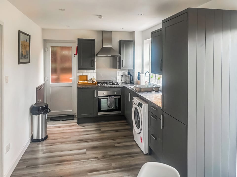 Kitchen | Freshbrook - Belleaire Property Management, Freshwater, near Swindon