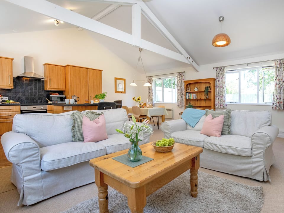 Open plan living space | Oaktree Cottage - Little Dunley Cottages, Bovey Tracey