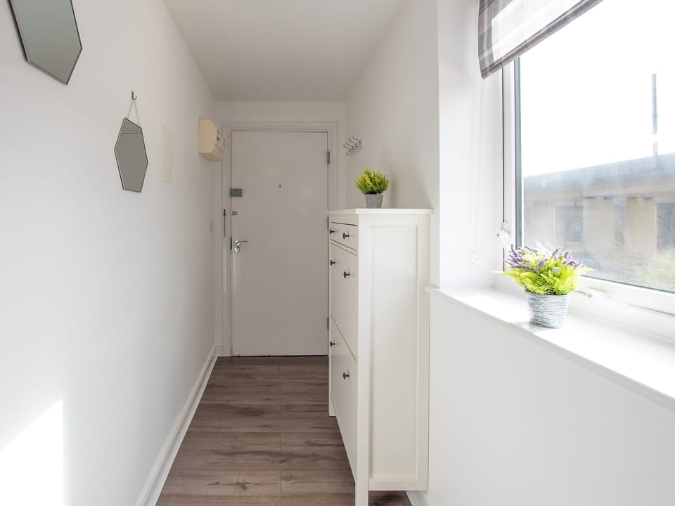 Bathroom | Grove - Bellaire Stay Apartments, Ashford