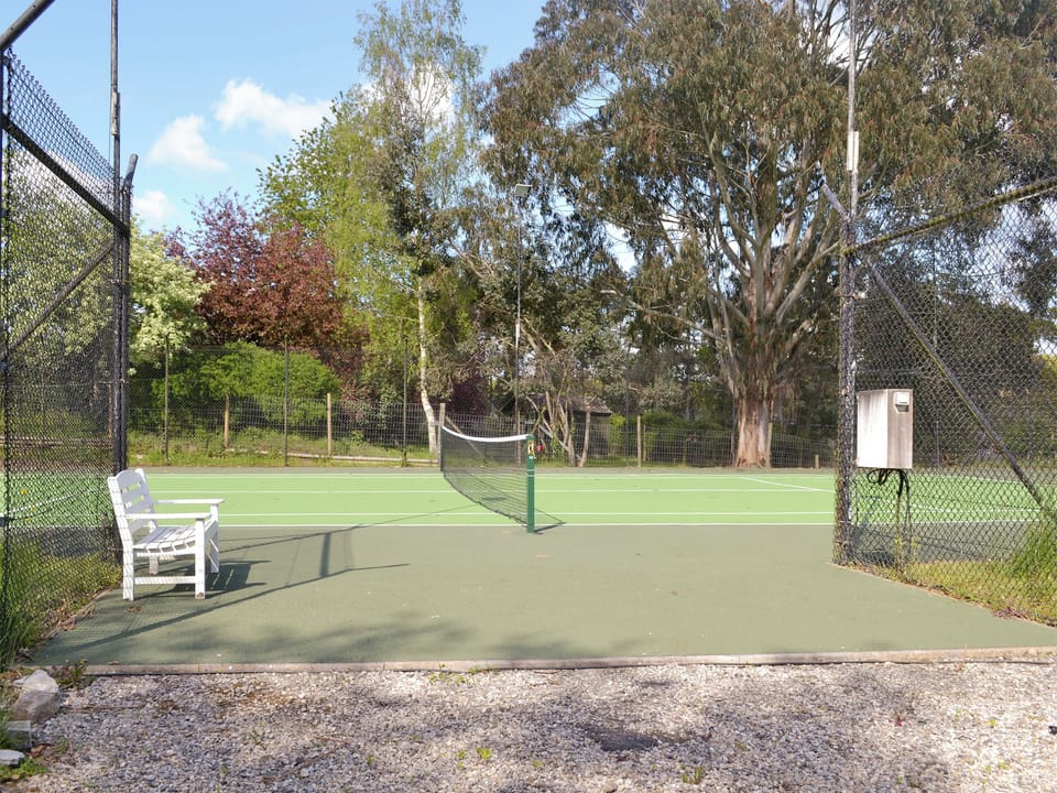 Shared facilities &ndash; Tennis court | Little Dunley Cottages, Bovey Tracey