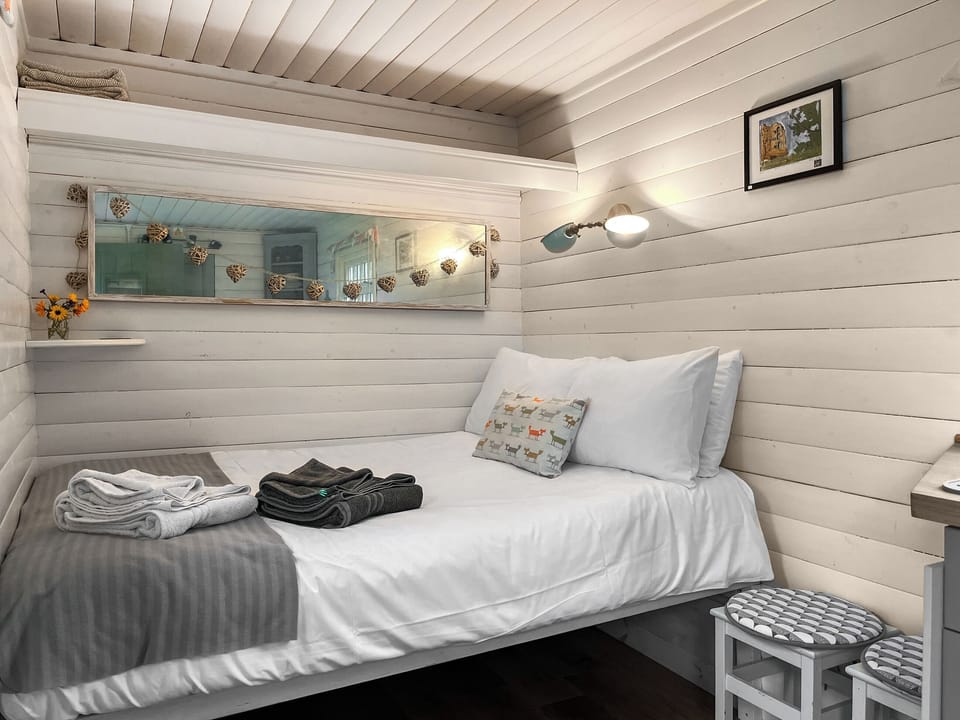 Double bedroom | The Shepherds Hut - Sheriff Hutton Castle Holidays, Sheriff Hutton