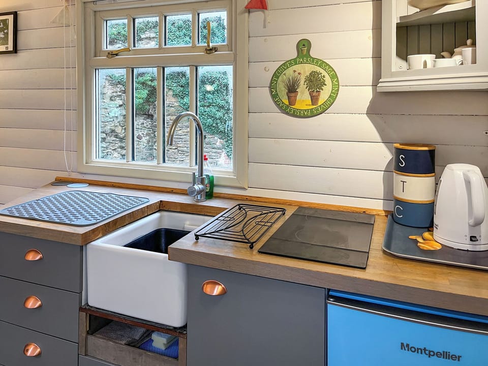 Kitchen | The Shepherds Hut - Sheriff Hutton Castle Holidays, Sheriff Hutton