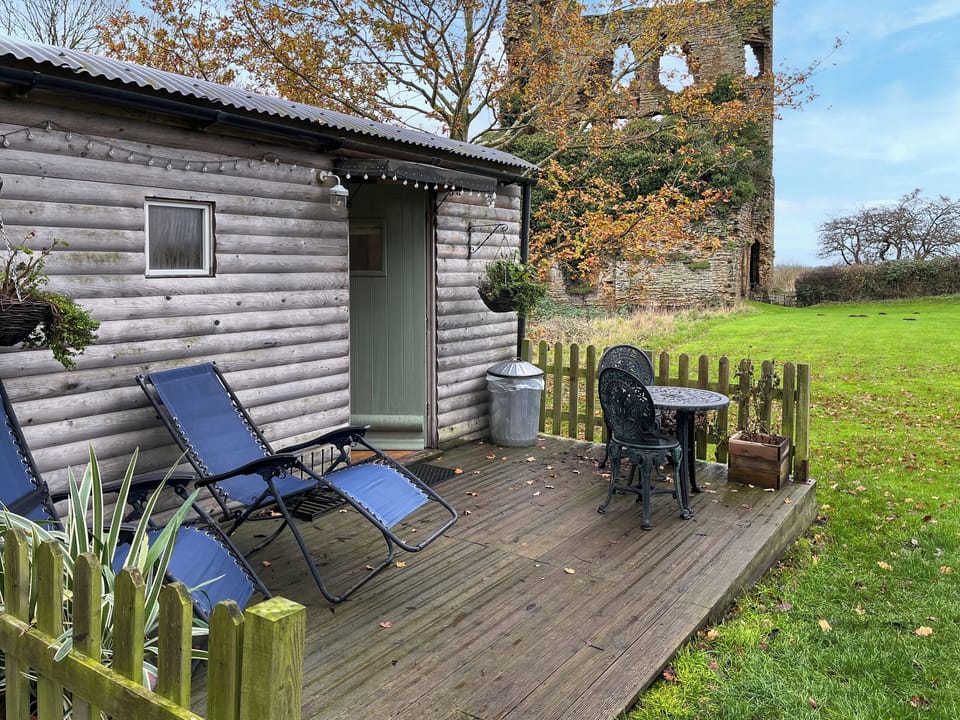 Outdoor | The Shepherds Hut - Sheriff Hutton Castle Holidays, Sheriff Hutton