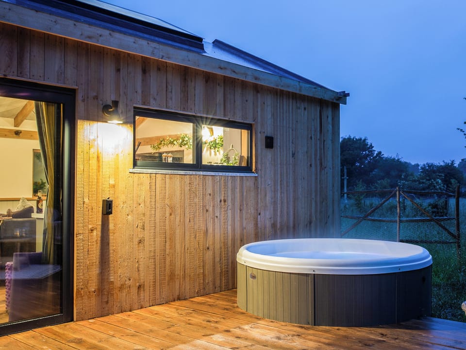 Hot tub | Meadow Hide - The Osiers, Chichester
