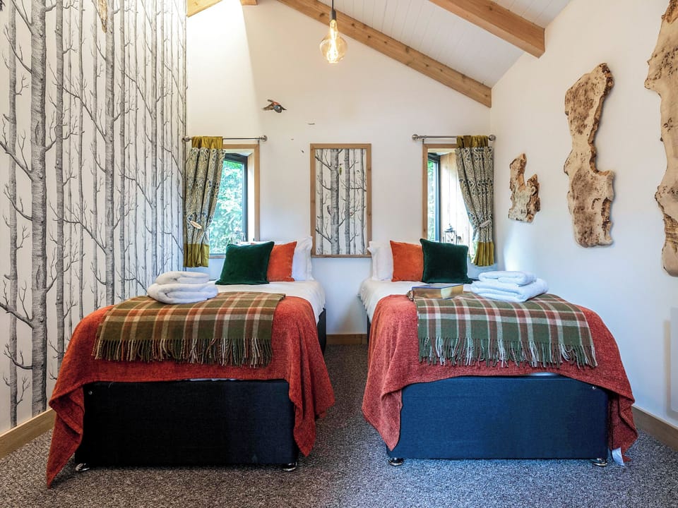 Twin bedroom | Meadow Hide - The Osiers, Chichester