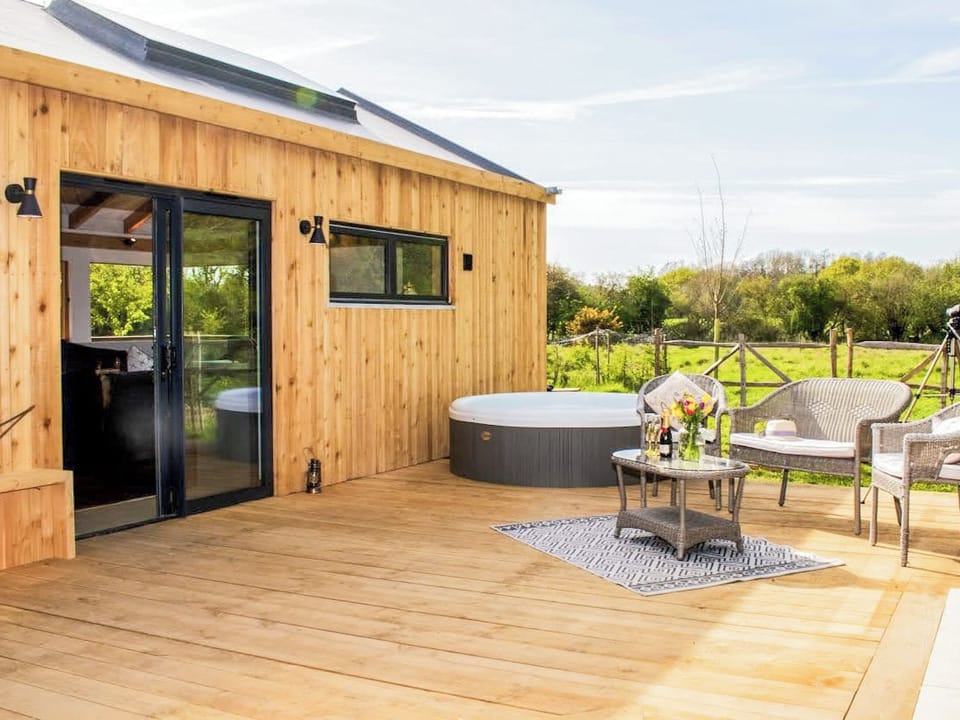 Hot tub | Meadow Hide - The Osiers, Chichester