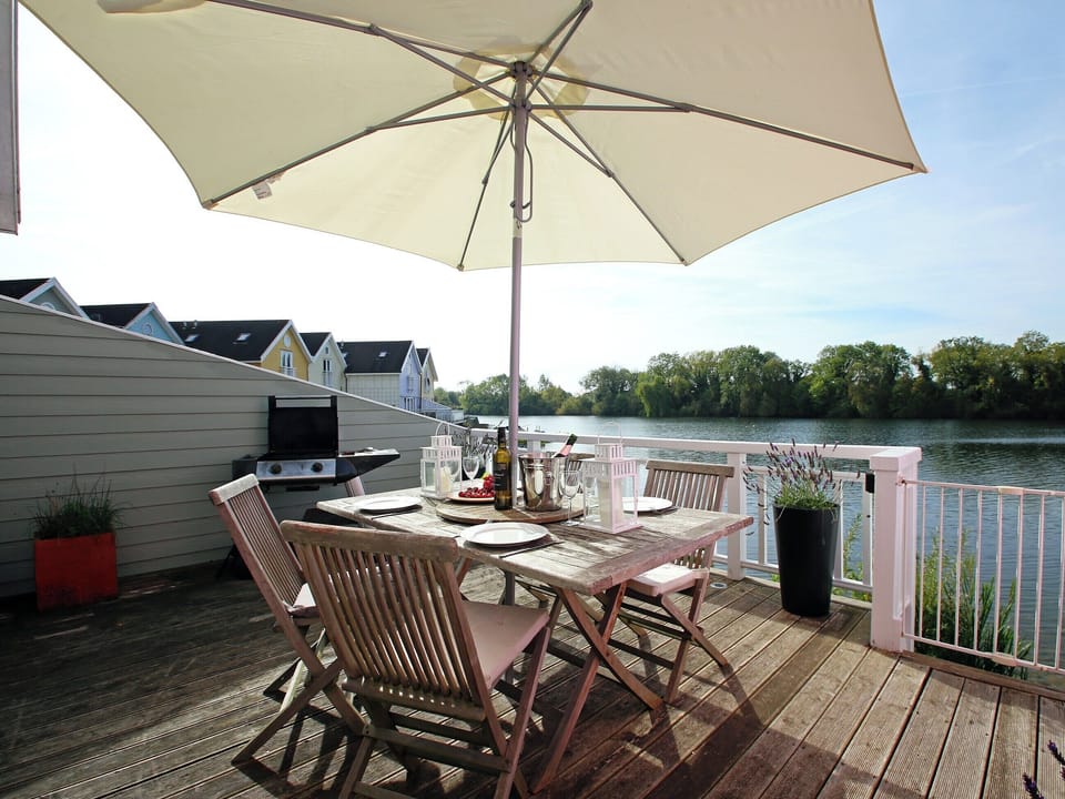 Terrace | Goosander Lake House, Cotswold Lakes