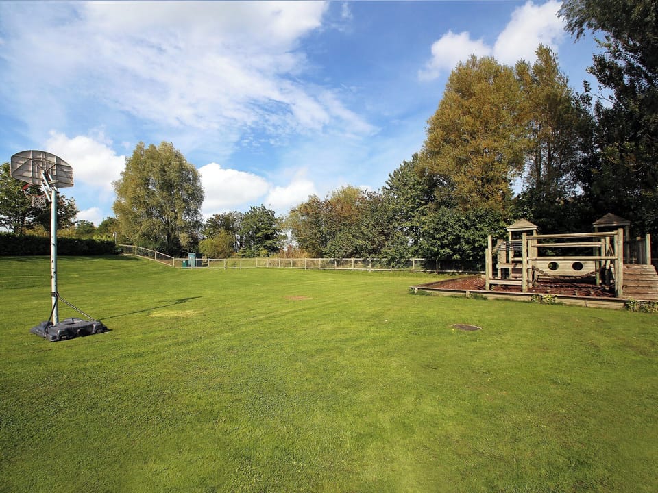 Children&rsquo;s play area | Goosander Lake House, Cotswold Lakes