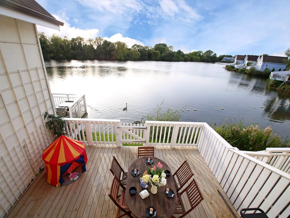View | Ruddy Duck Lake House, Cotswold Lakes