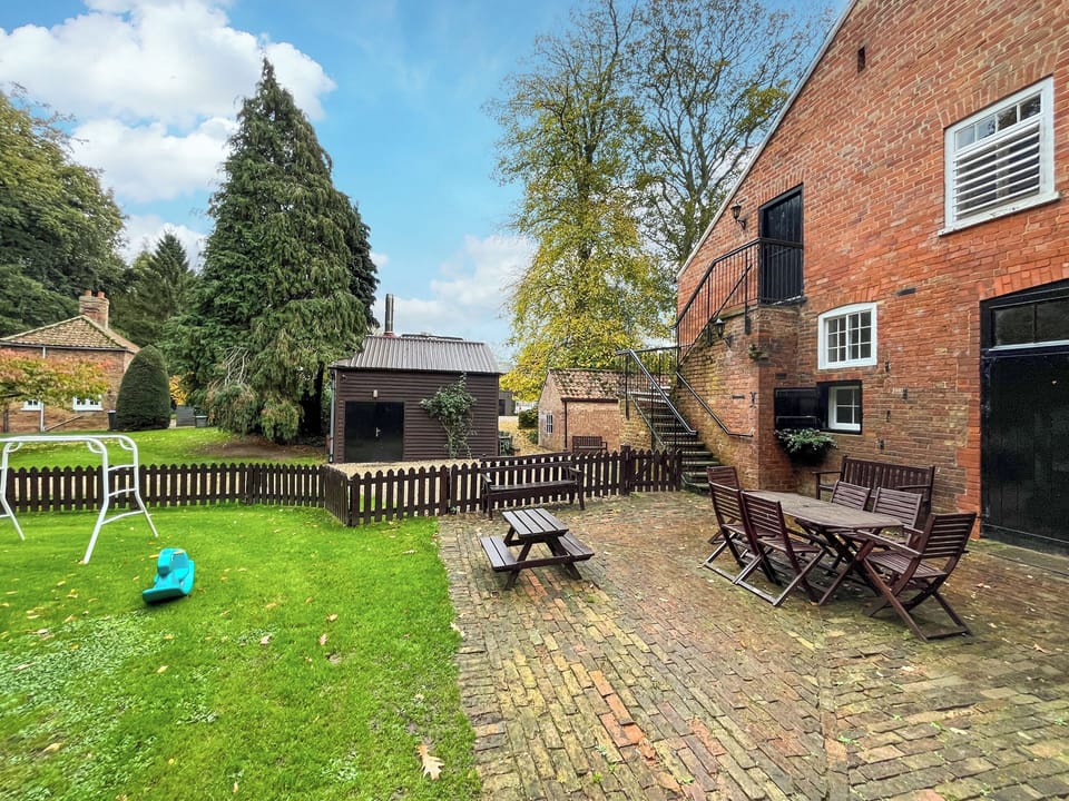 Outdoor | Saddle Room - Brackenborough Hall Coach House, Louth