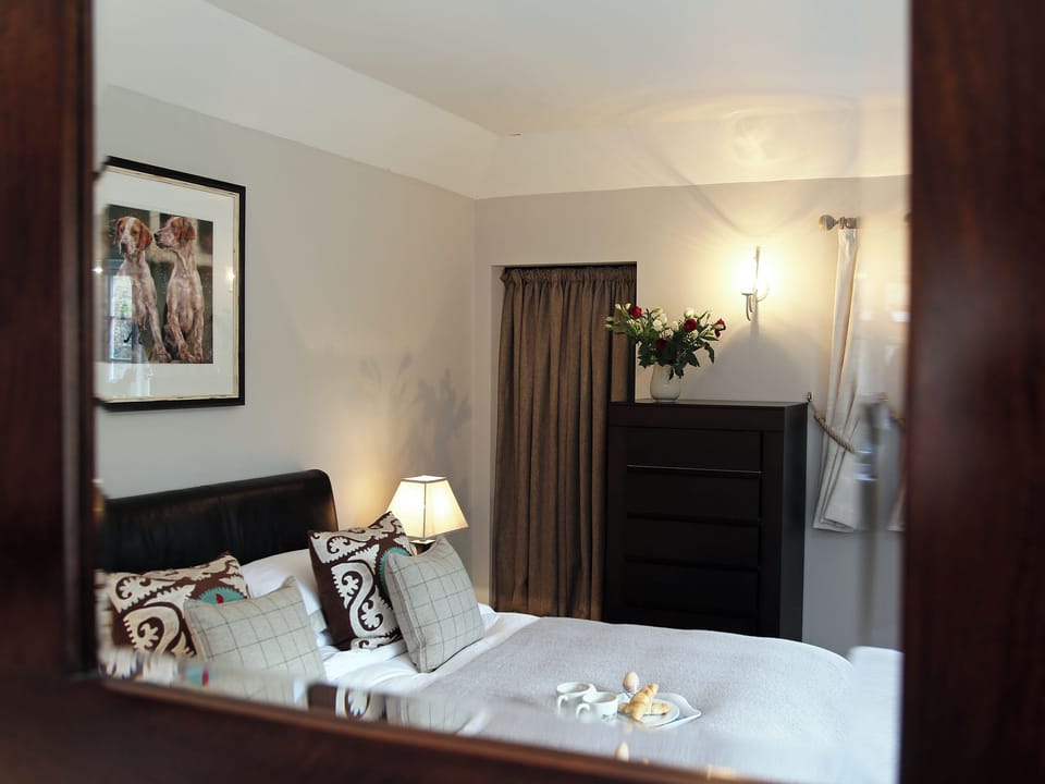 Double bedroom | Grooms Cottage, Near Stow-on-the-Wold
