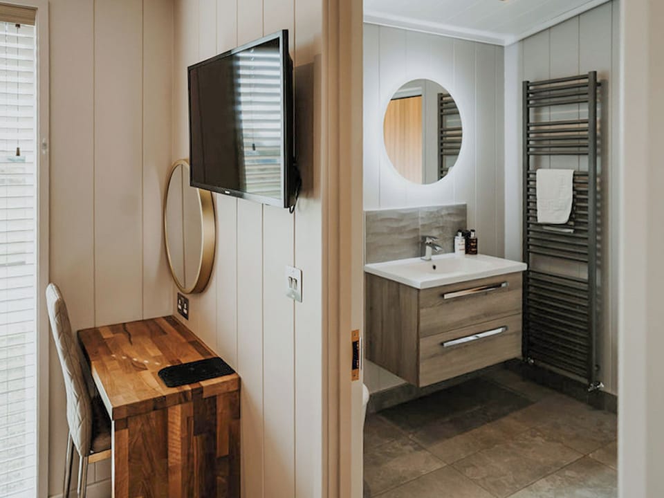 En-suite | Orchid - Bowland Retreat Lodges, Clitheroe
