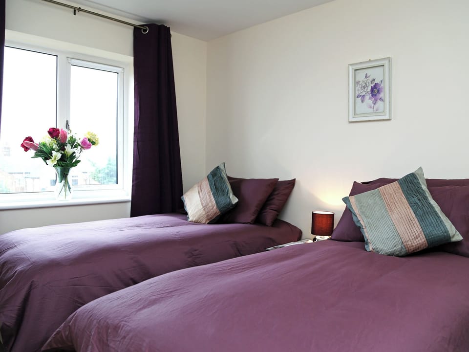 Twin bedroom | Serene Sands, Felixstowe
