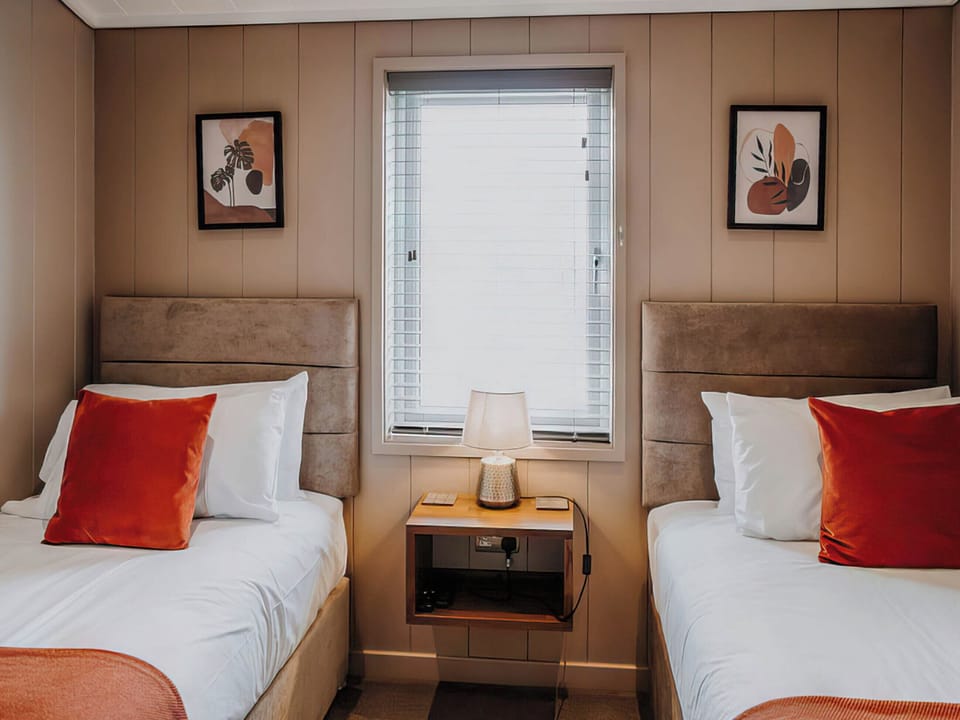 Twin bedroom | Elmore - Bowland Retreat Lodges, Clitheroe